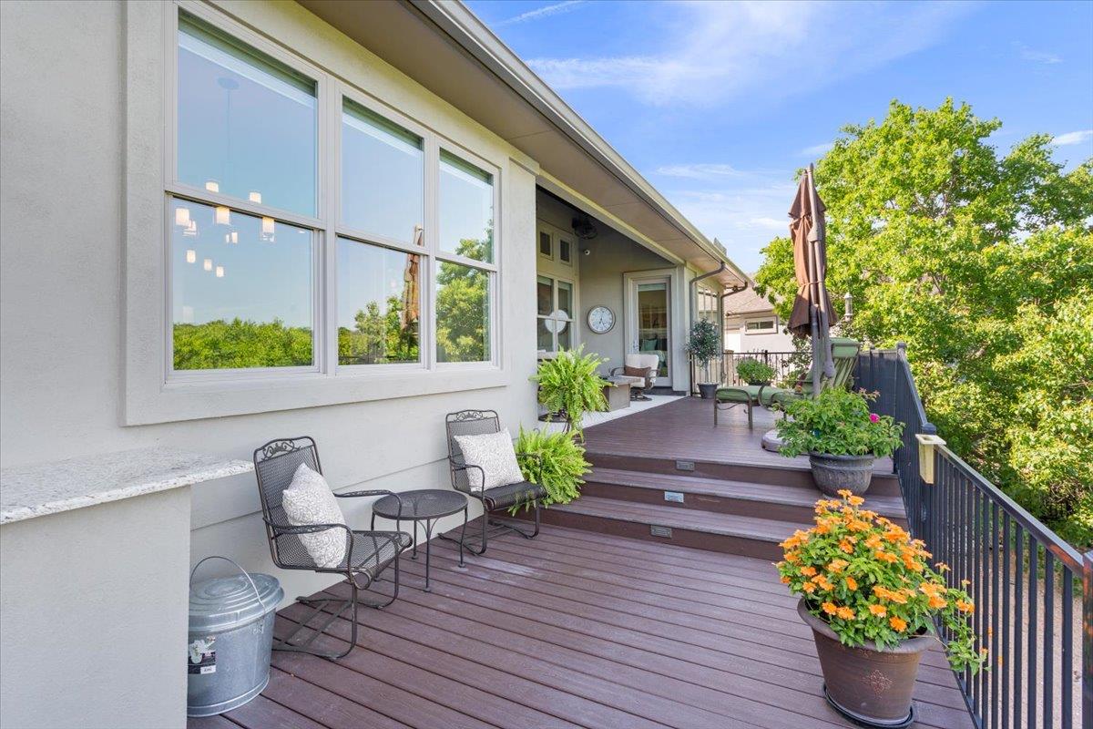 2501 Woodbine CIR