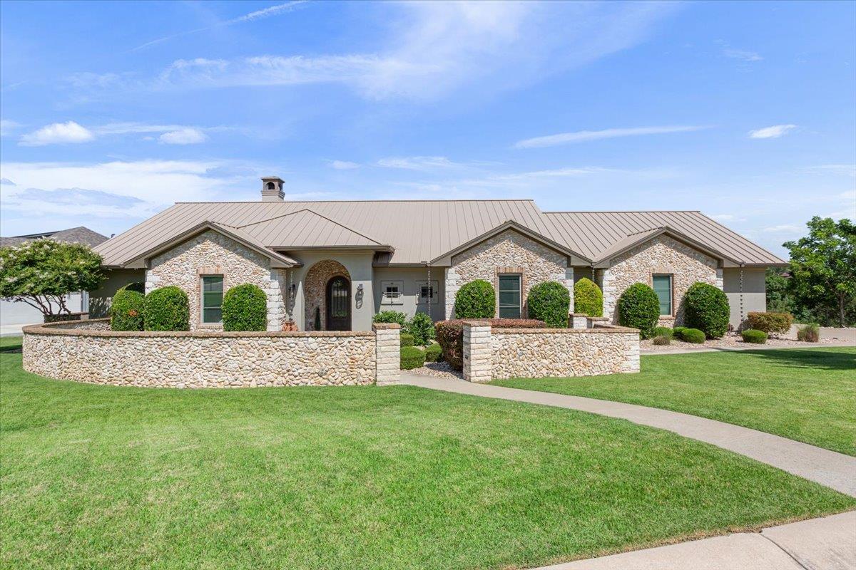 2501 Woodbine CIR