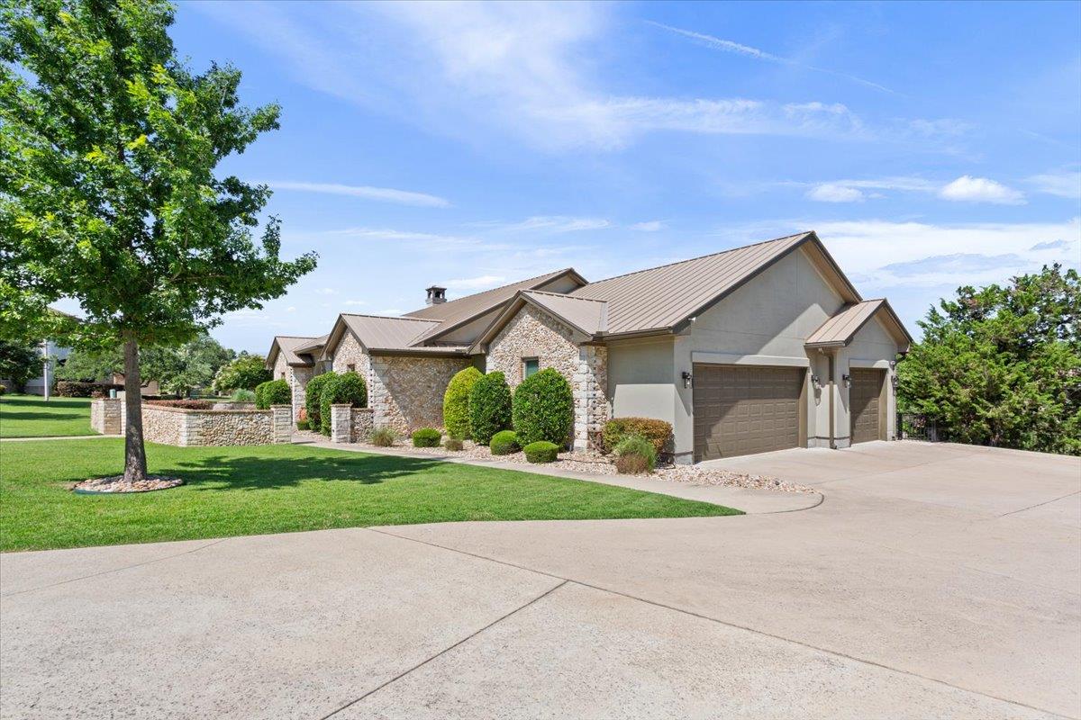 2501 Woodbine CIR