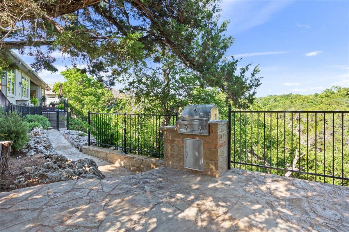 2501 Woodbine CIR