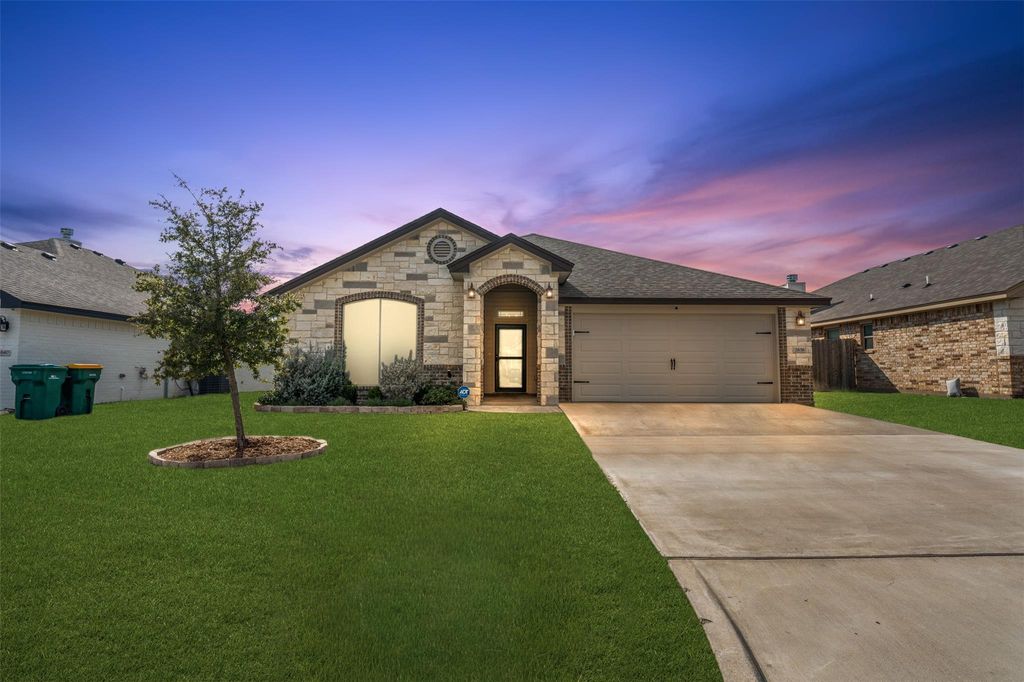 Photo of 2636 Cedar Glen DR, Belton, TX 76513 (MLS # 2908721)