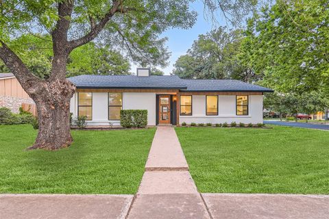 Single Family Residence in Austin TX 5700 Lewood DR.jpg