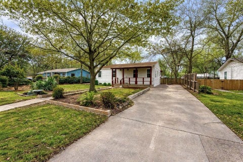 Photo of 4611 Milburn LN, Austin, TX 78702 (MLS # 5421376)