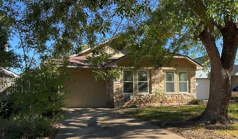 Photo of 16912 Village Oak LOOP, Austin, TX 78717 (MLS # 5135151)