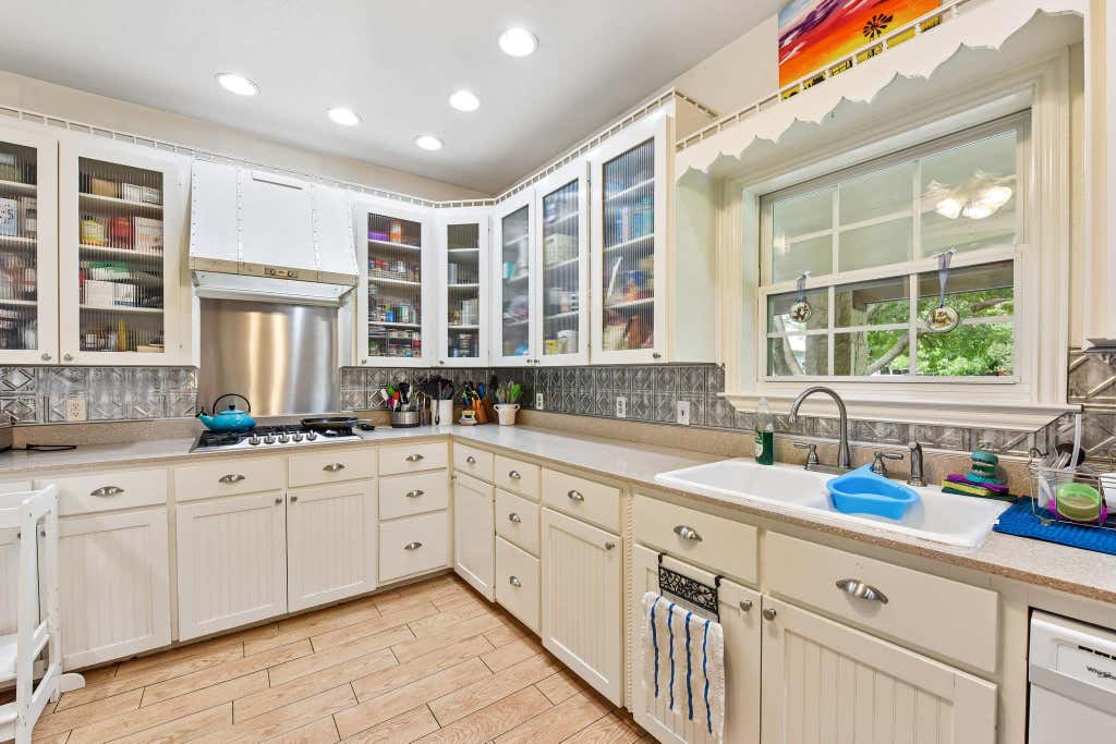 Photo of 205 N Avenue Ave E, Elgin, TX 78621 (MLS # 9776219)