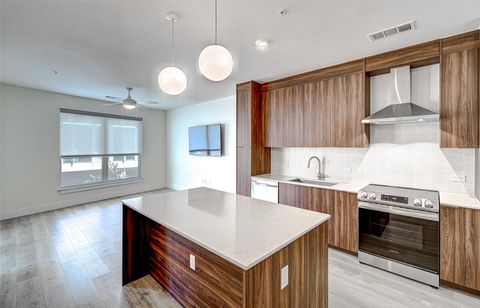 1701 Simond Ave 229 Austin TX 78723