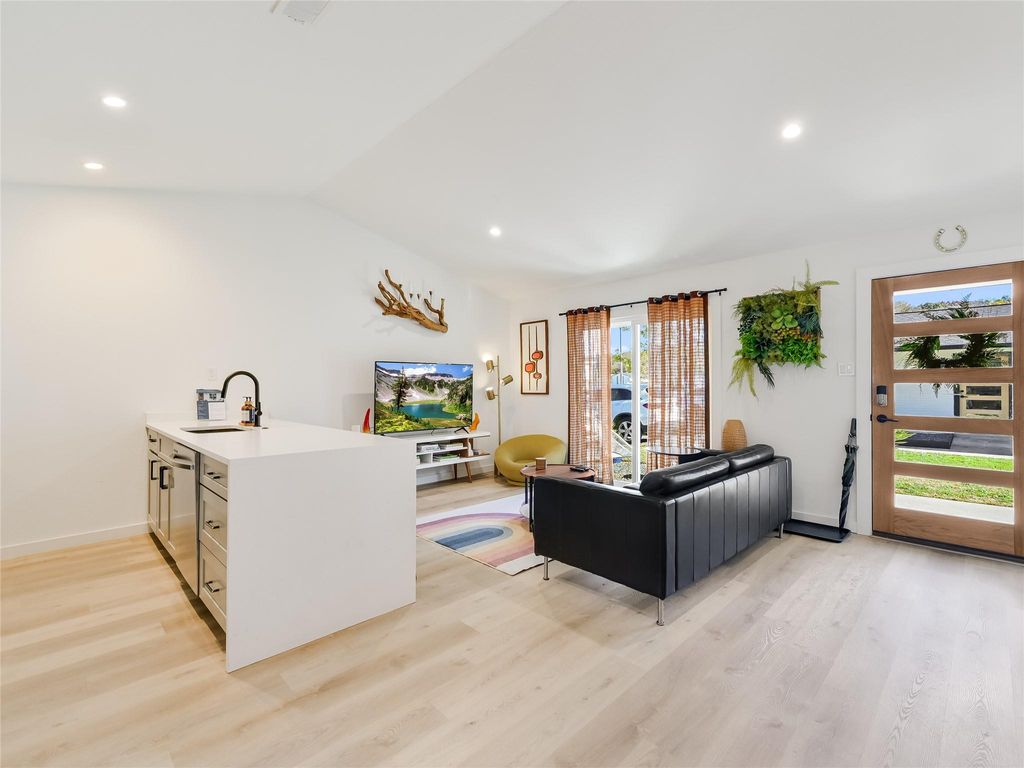 Photo of 1219 Hollow Creek DR #1, Austin, TX 78704 (MLS # 9061197)