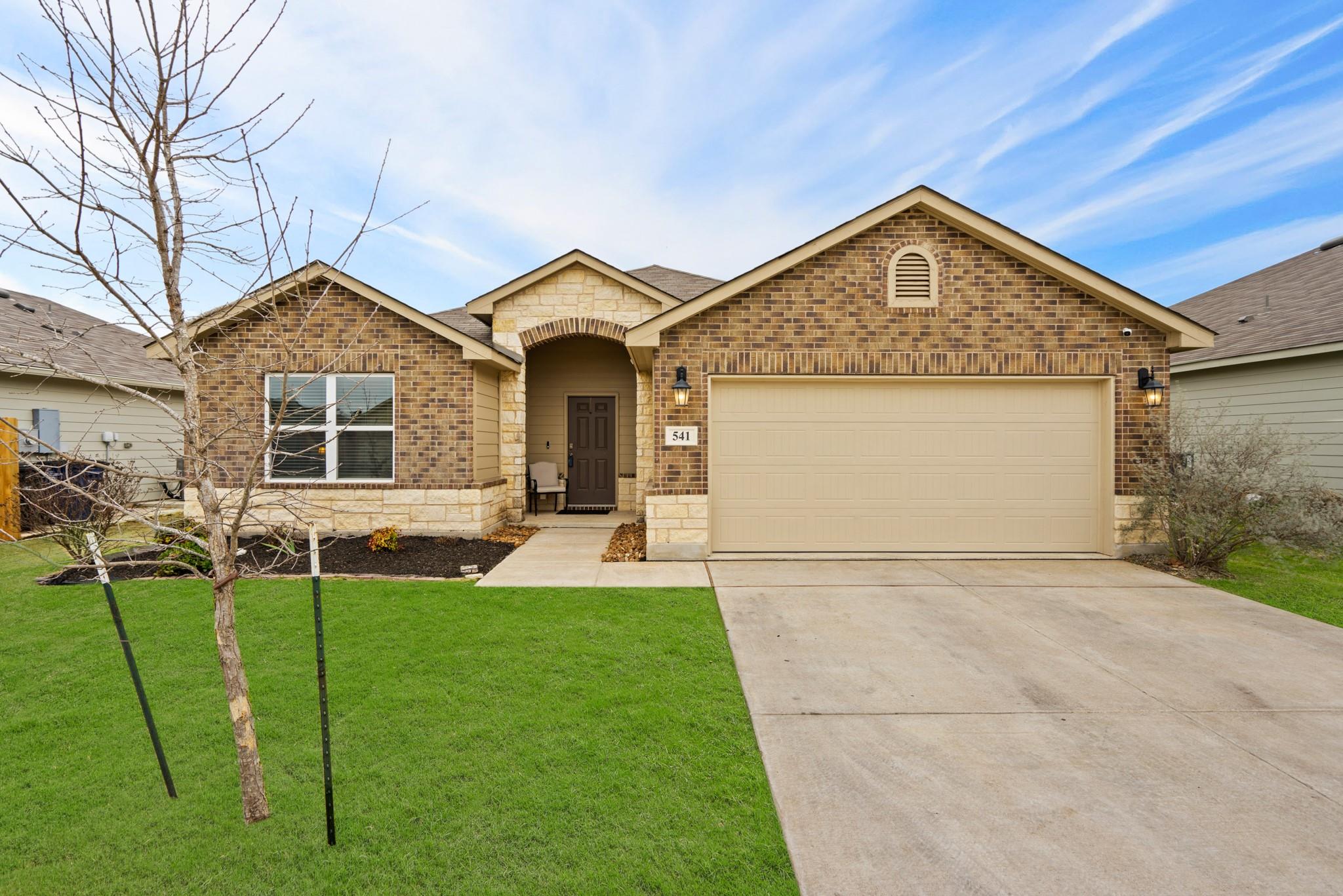 Photo 1 of 27 — 541 Long Leaf DR, New Braunfels, TX 78130