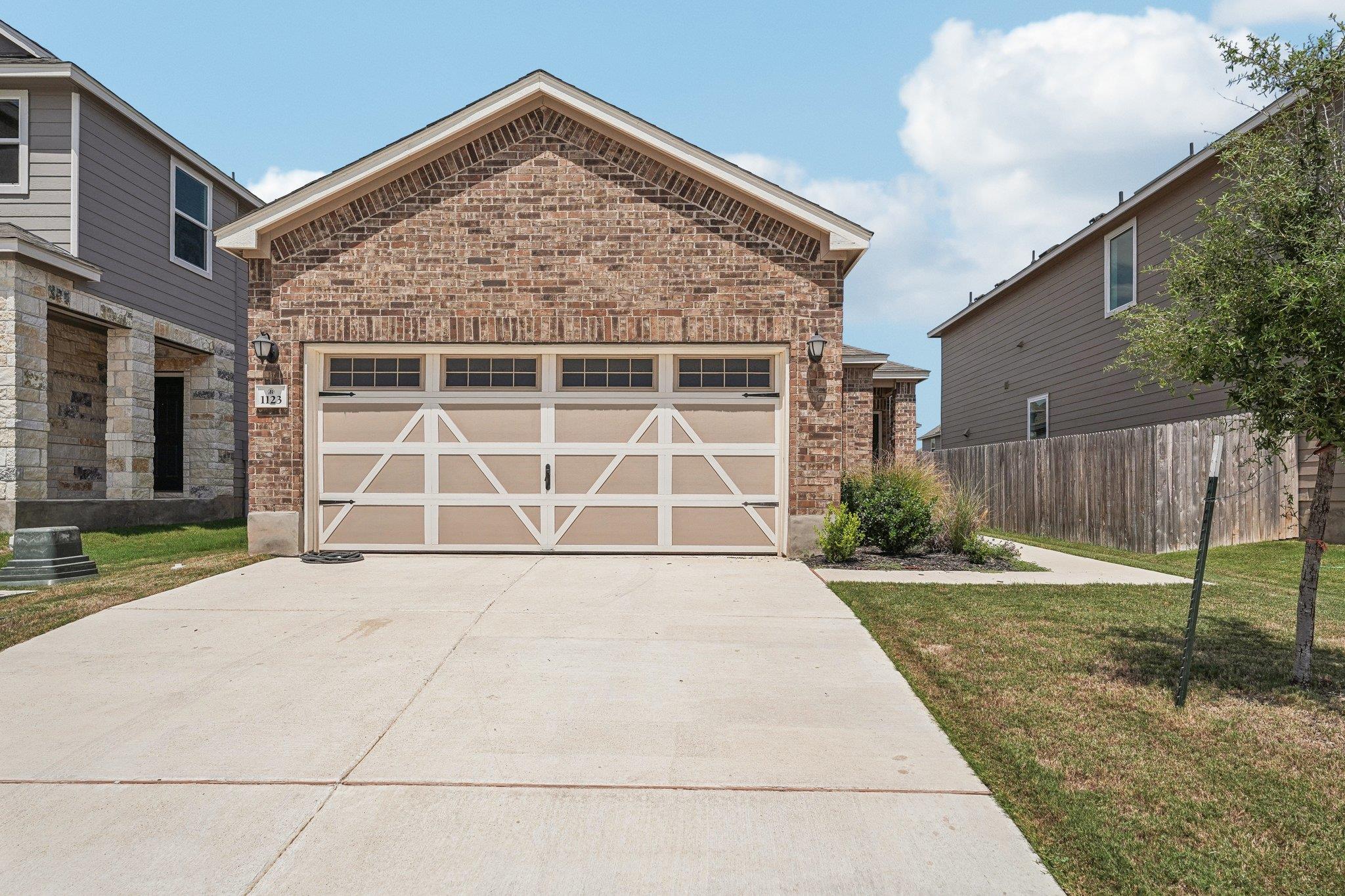 1123 Aronia LN