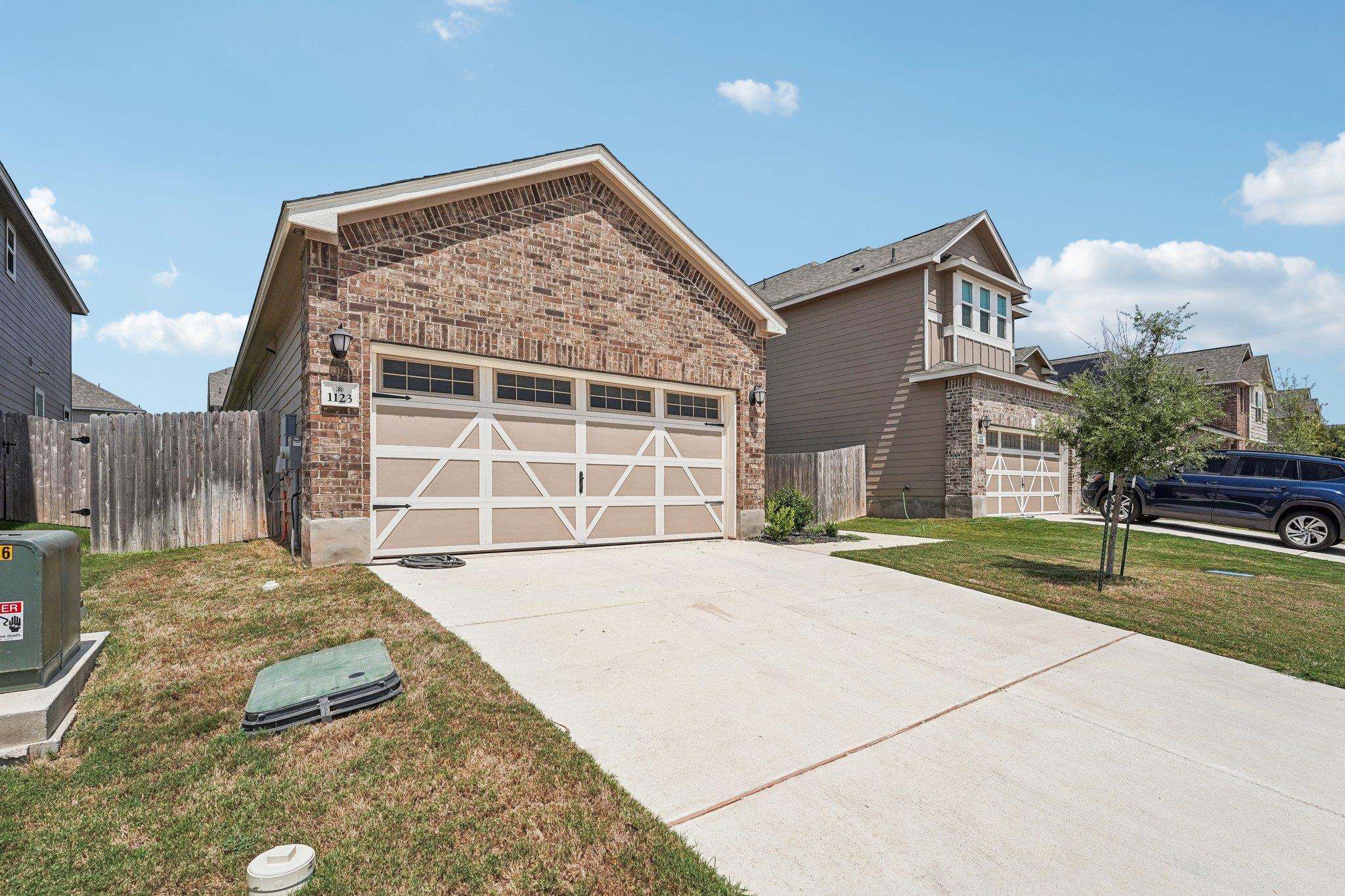 1123 Aronia LN