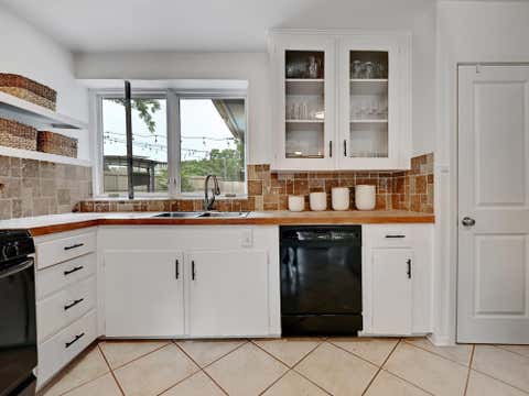 Tiny photo for 5700 Avenue G, Austin, TX 78752 (MLS # 7984570)