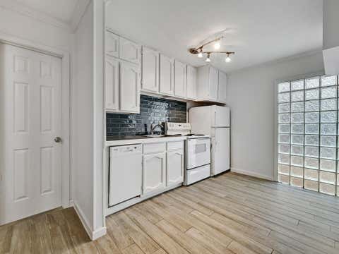 Tiny photo for 5700 Avenue G, Austin, TX 78752 (MLS # 7984570)