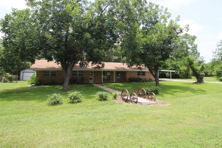 Photo 1 of 20 — 741 W Bell ST, Bartlett, TX 76511