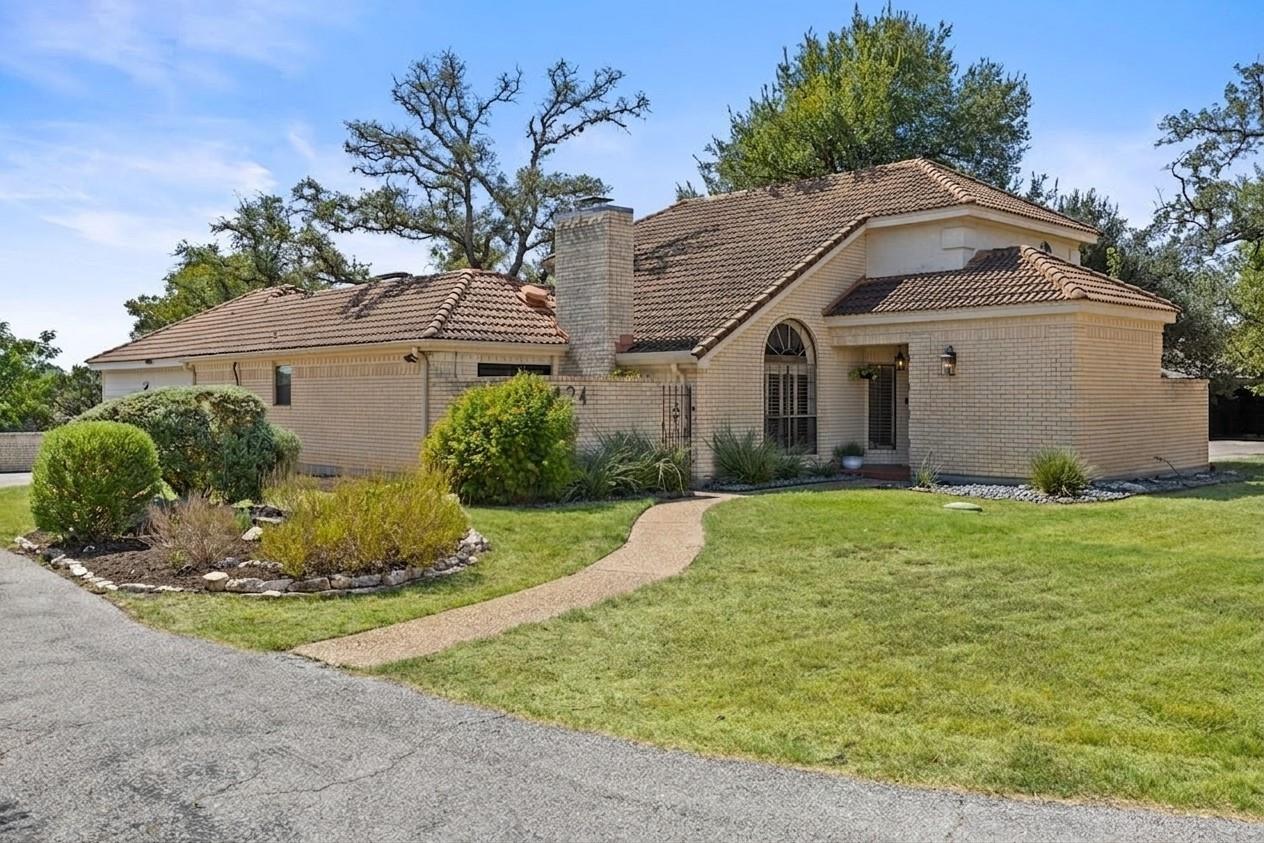 124 Lakeway DR