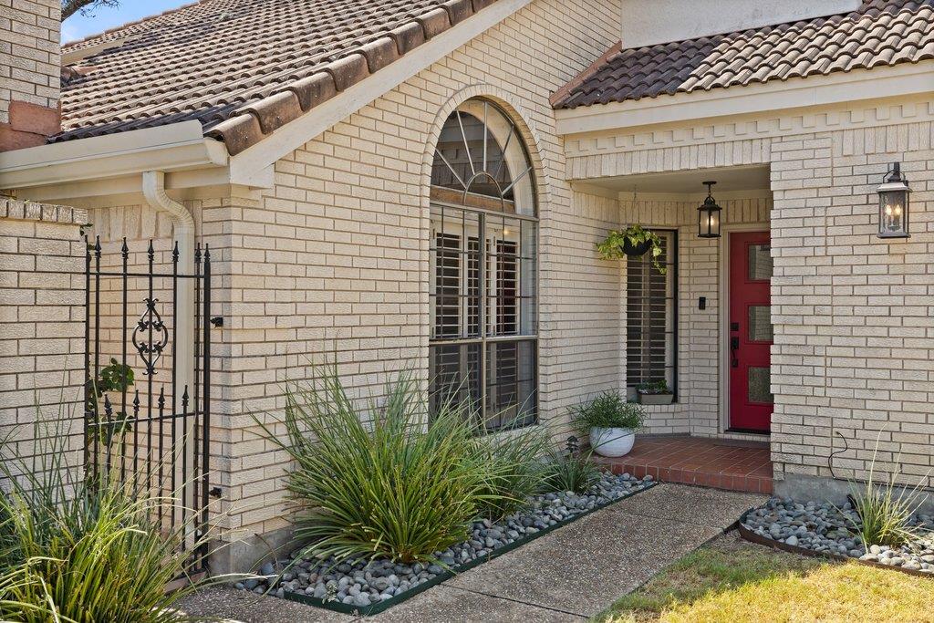 124 Lakeway DR