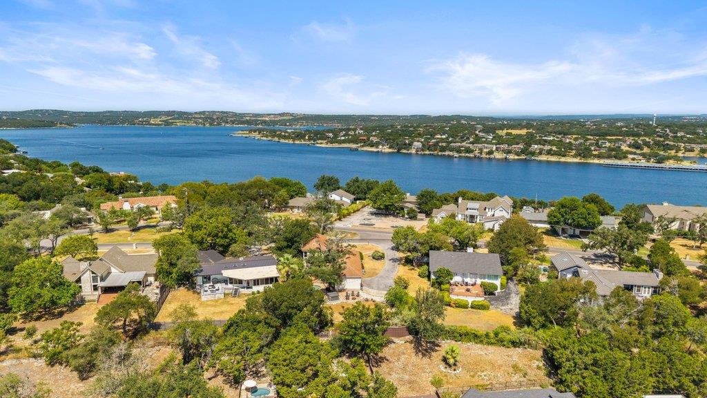 124 Lakeway DR