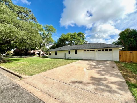 A home in La Grange