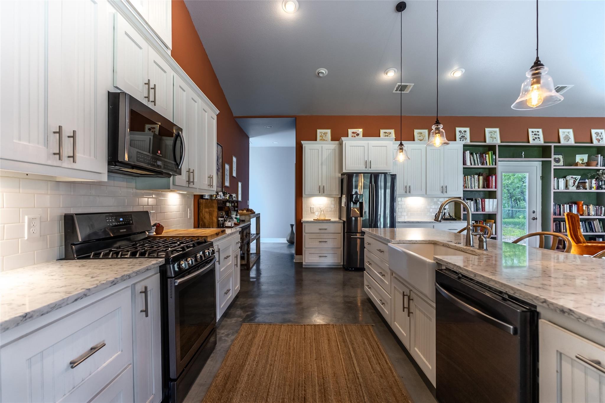 4082 Old Colony Line RD