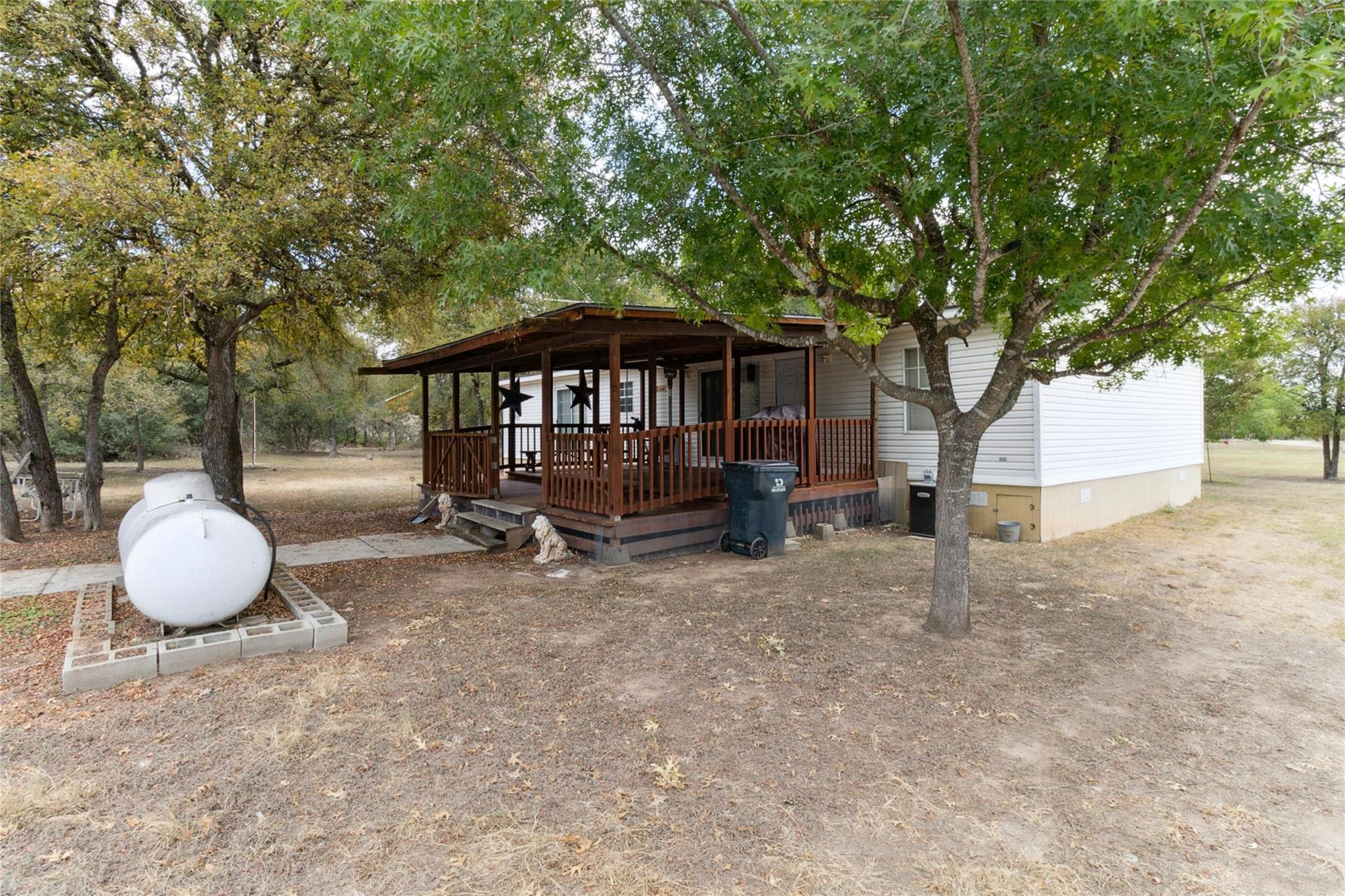 8106 WOLF LN