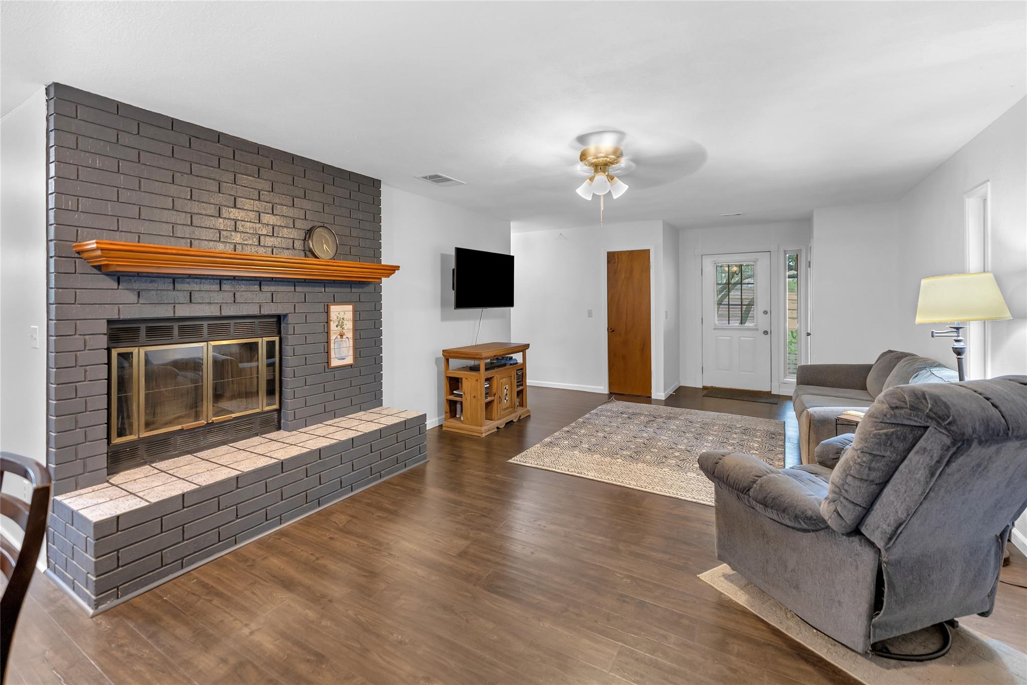 1900 (UNIT A) FM 590 Highway S