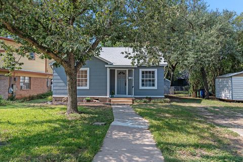 Photo of 703 E 47th ST, Austin, TX 78751 (MLS # 3265382)