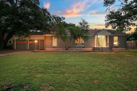 Single Family Residence in Austin TX 4711 Highland TER.jpg