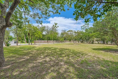 Photo of 401 Oak PLZ, Austin, TX 78753 (MLS # 8617624)