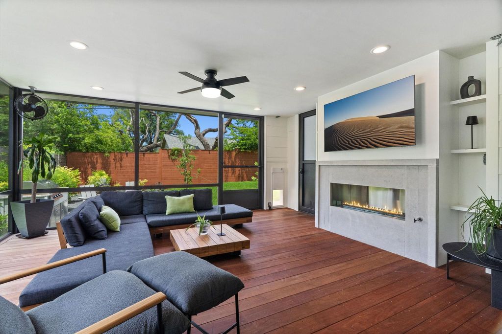 Photo of 2508 Paramount Ave #B, Austin, TX 78704 (MLS # 6132495)