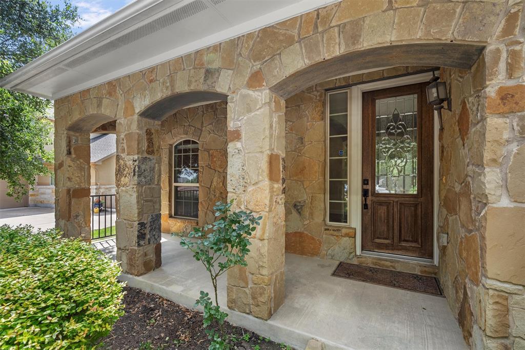 3904 Avery Woods LN