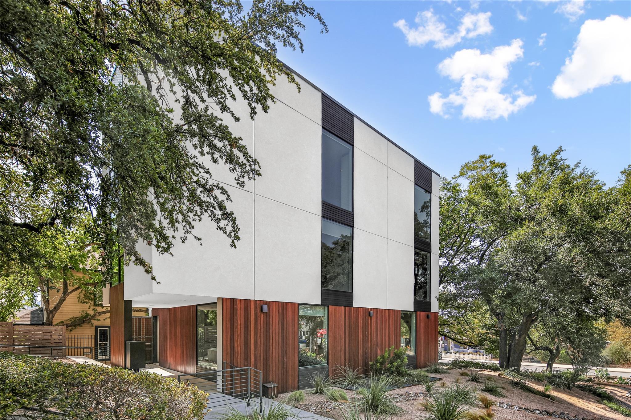 2208 Lake Austin BLVD