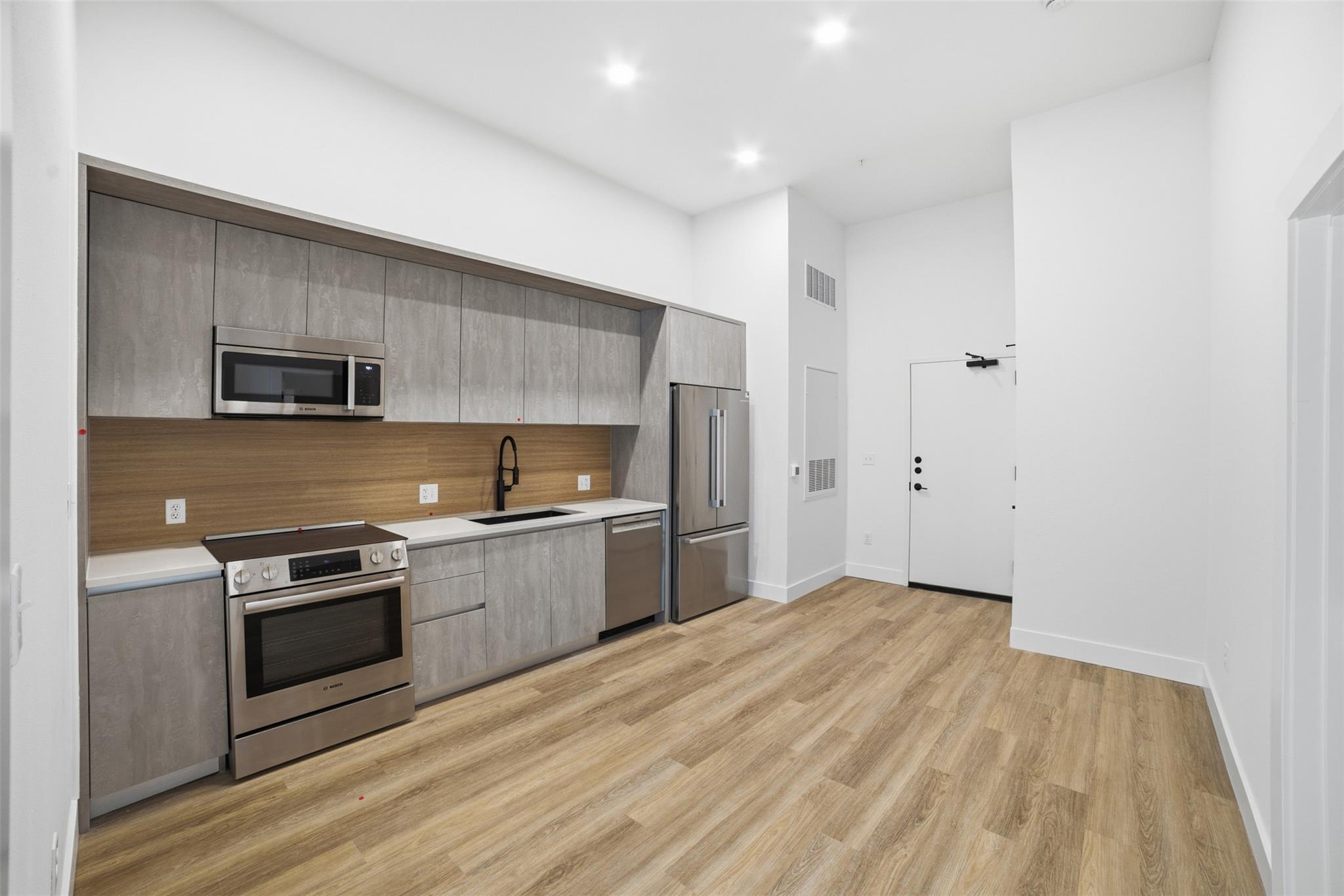 4315 S Congress Ave 104