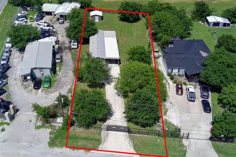 Photo of 22 Niederwald DR, Kyle, TX 78640 (MLS # 6033320)
