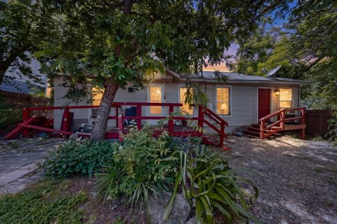 Photo of 1302 1/2 WALNUT Ave E #2, Austin, TX 78702 (MLS # 5991485)