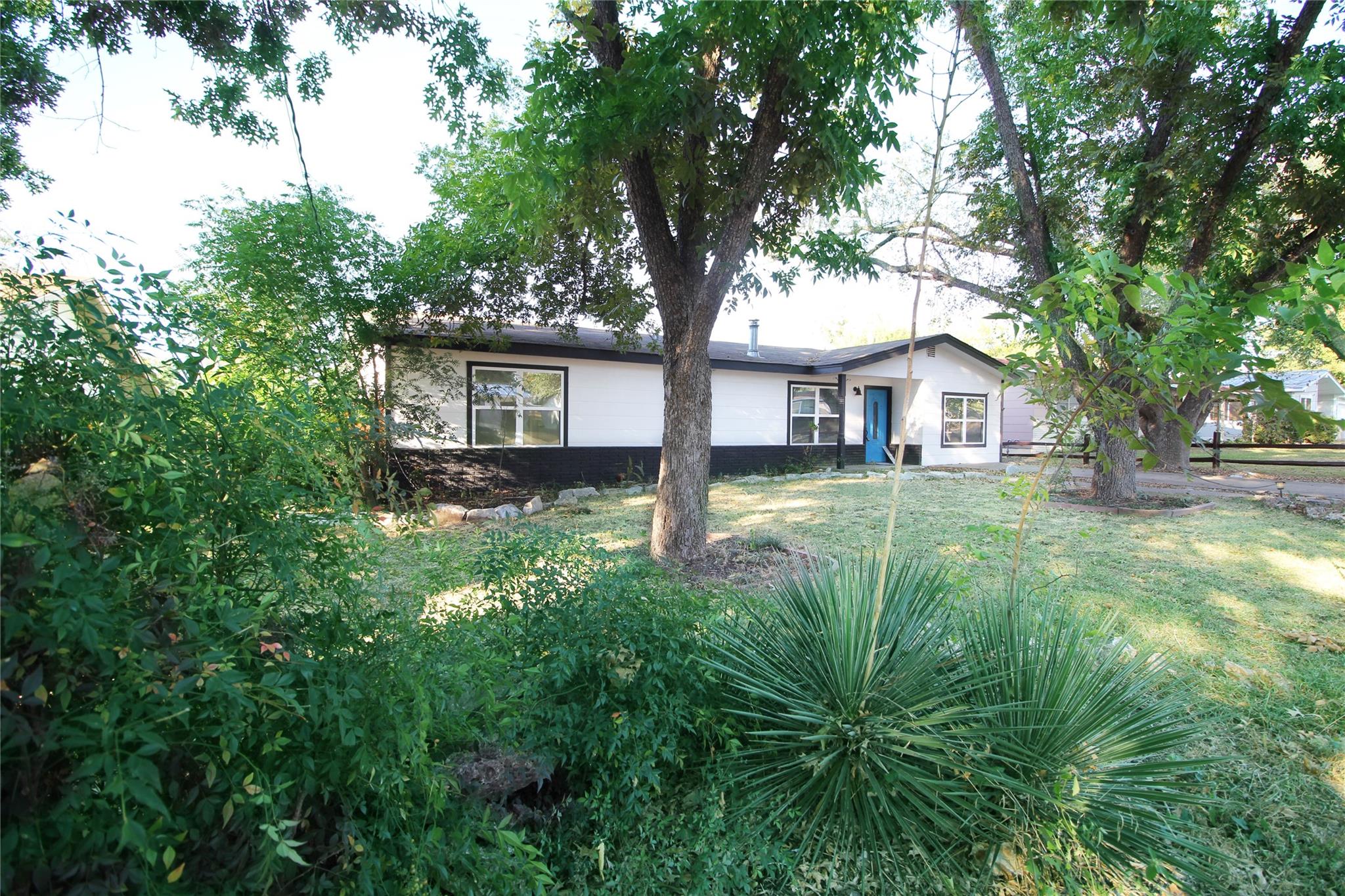View of front of home featuring a front yard