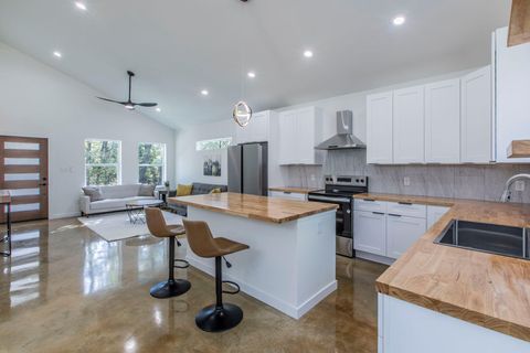 106 Heleakala DR Bastrop TX 78602