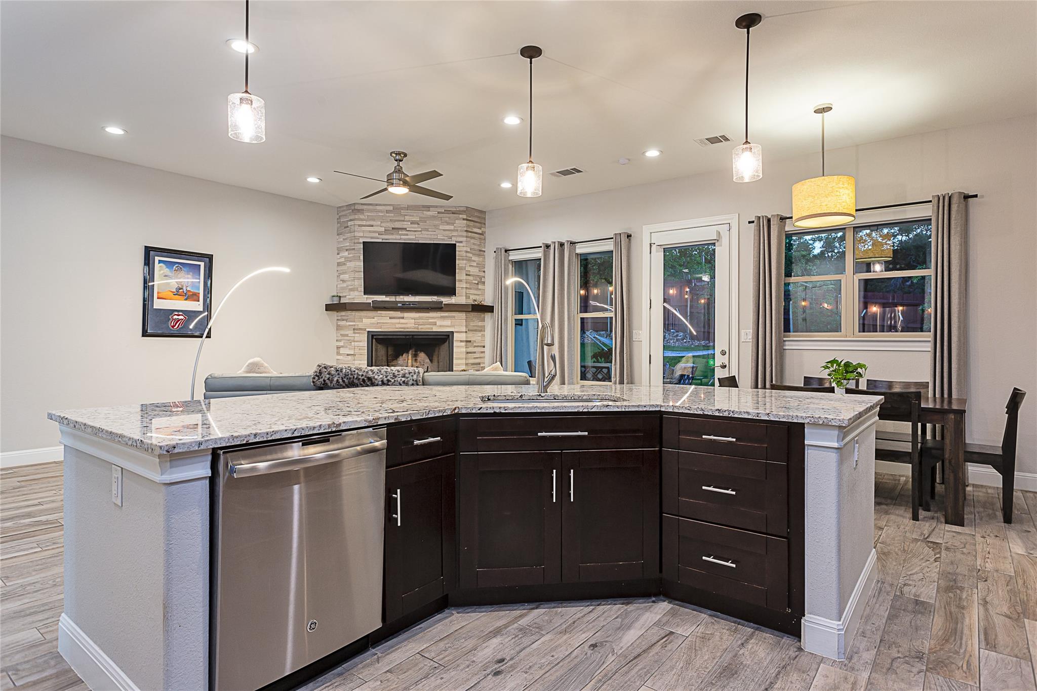 5608 Arroyo RD