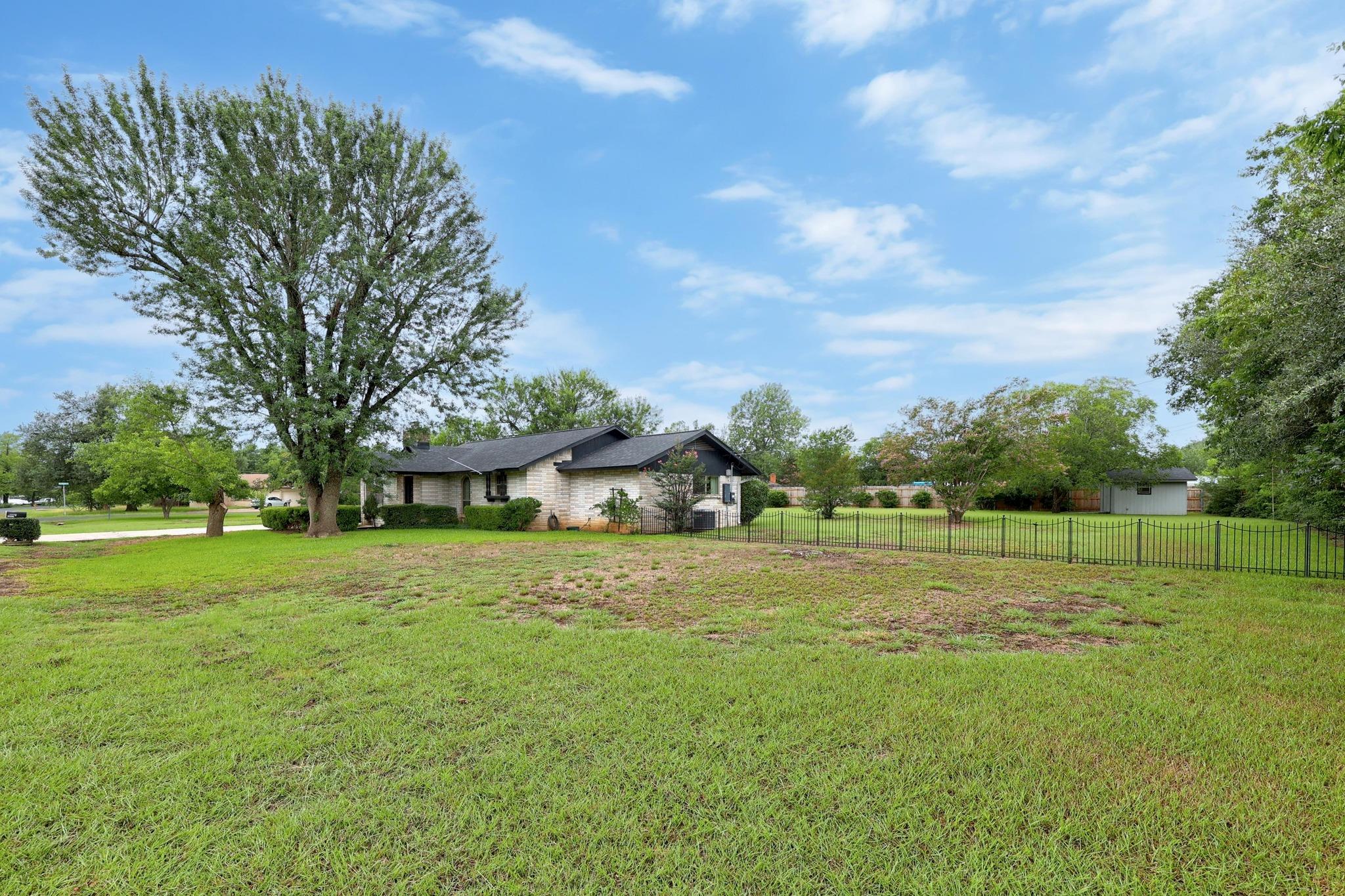 1411 Shenandoah DR