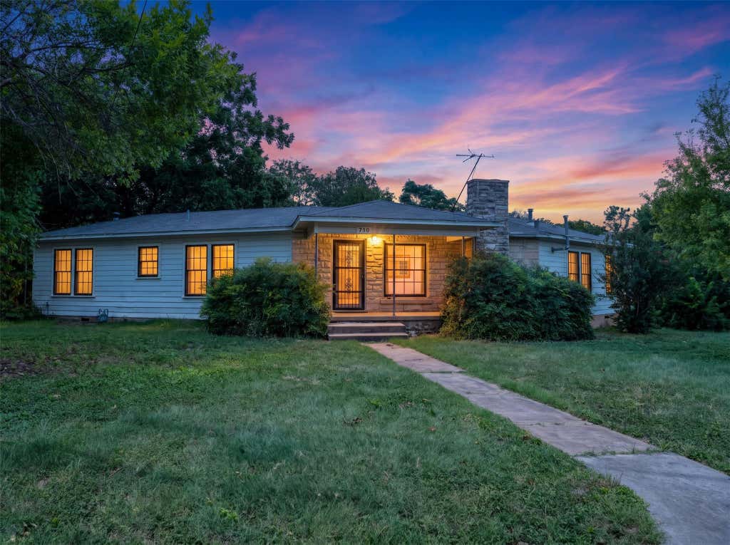 Photo of 710 E Austin Ave, Round Rock, TX 78664 (MLS # 4814253)