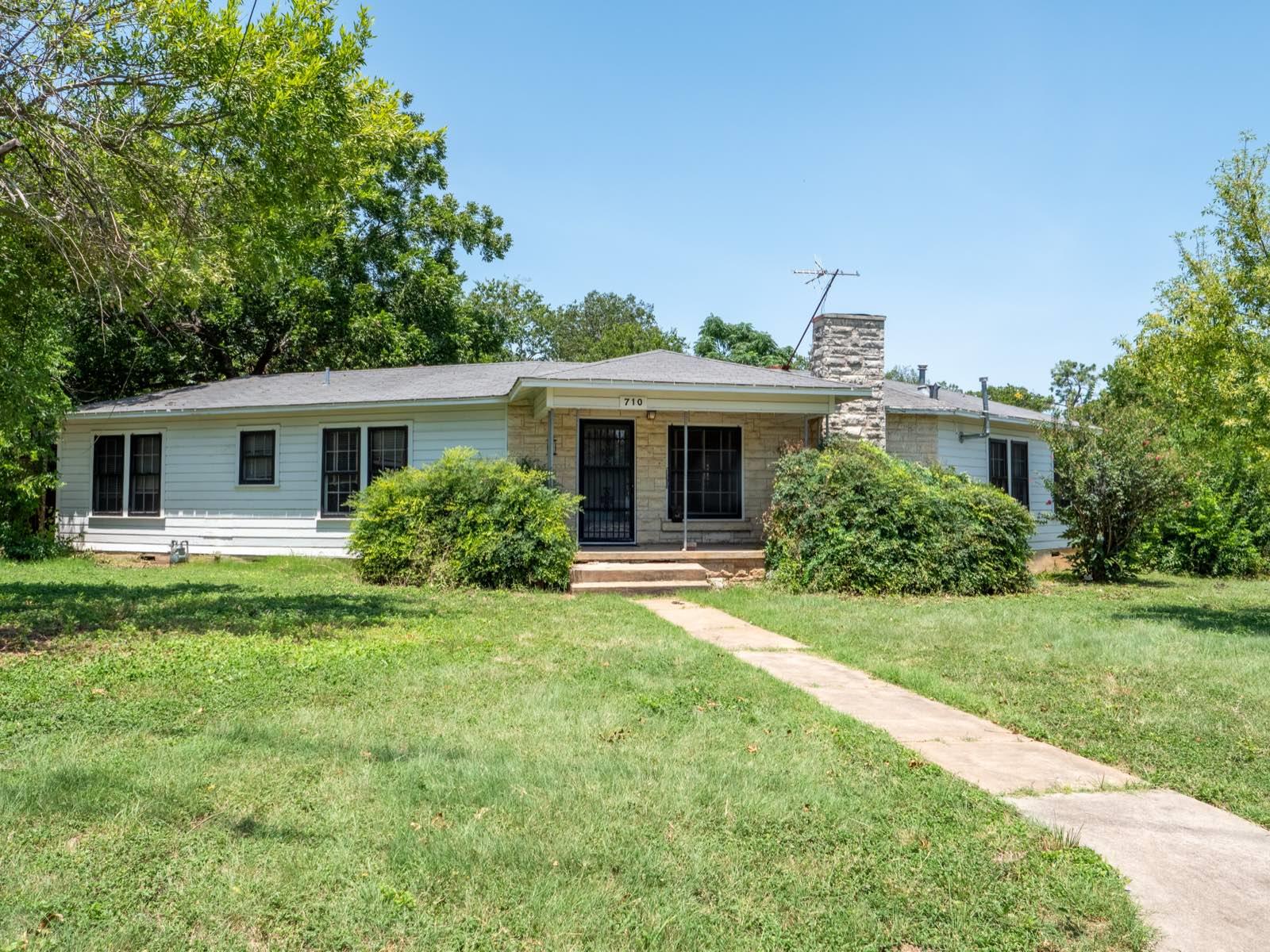 710 E Austin Ave