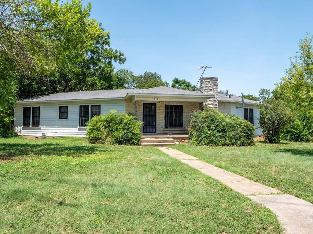 Photo of 710 E Austin Ave, Round Rock, TX 78664 (MLS # 4814253)