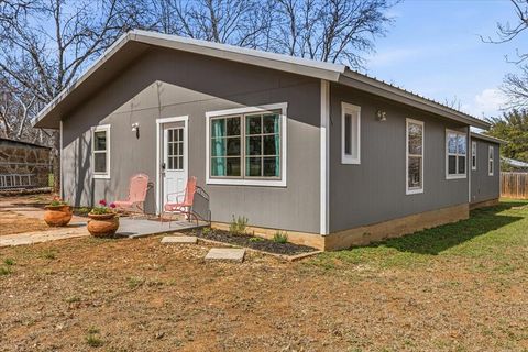 503 E Bluebonnet LN Johnson City TX 78636