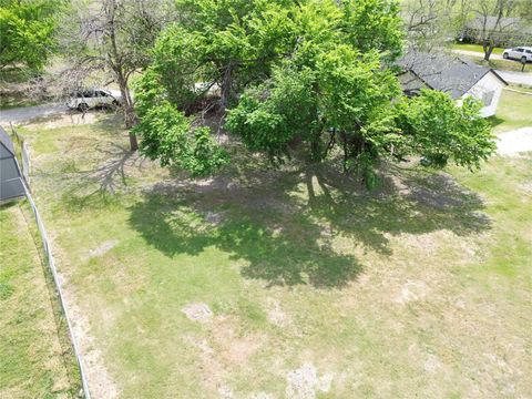 Photo of 303 E Wolf ST, Granger, TX 76530 (MLS # 4762531)