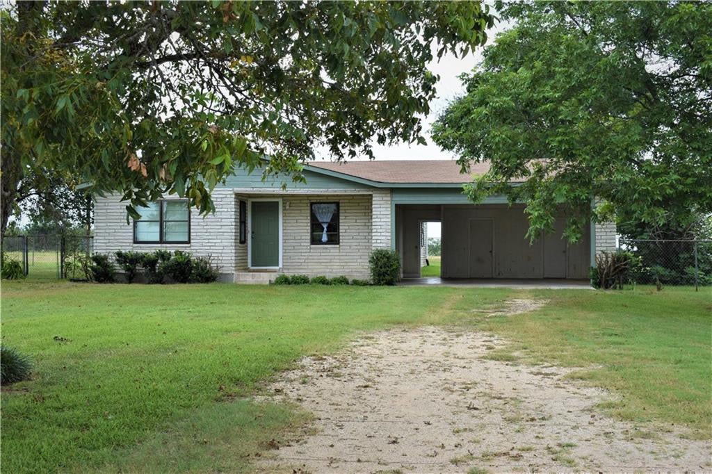 Photo 1 of 37 — 8423 S US Highway 77 Highway, Rockdale, TX 76567