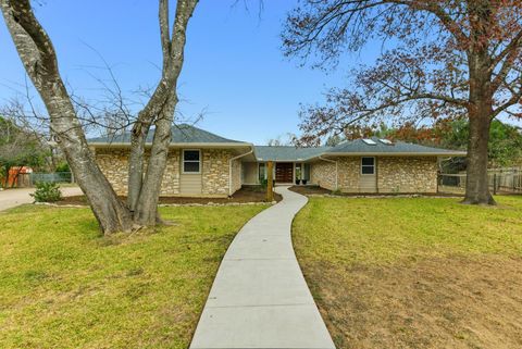 Photo of 7607 Silverplume CIR, Austin, TX 78757 (MLS # 3022457)