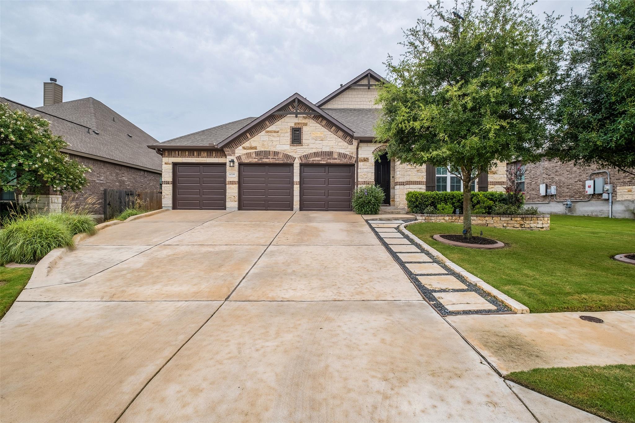 6708 Leonardo DR