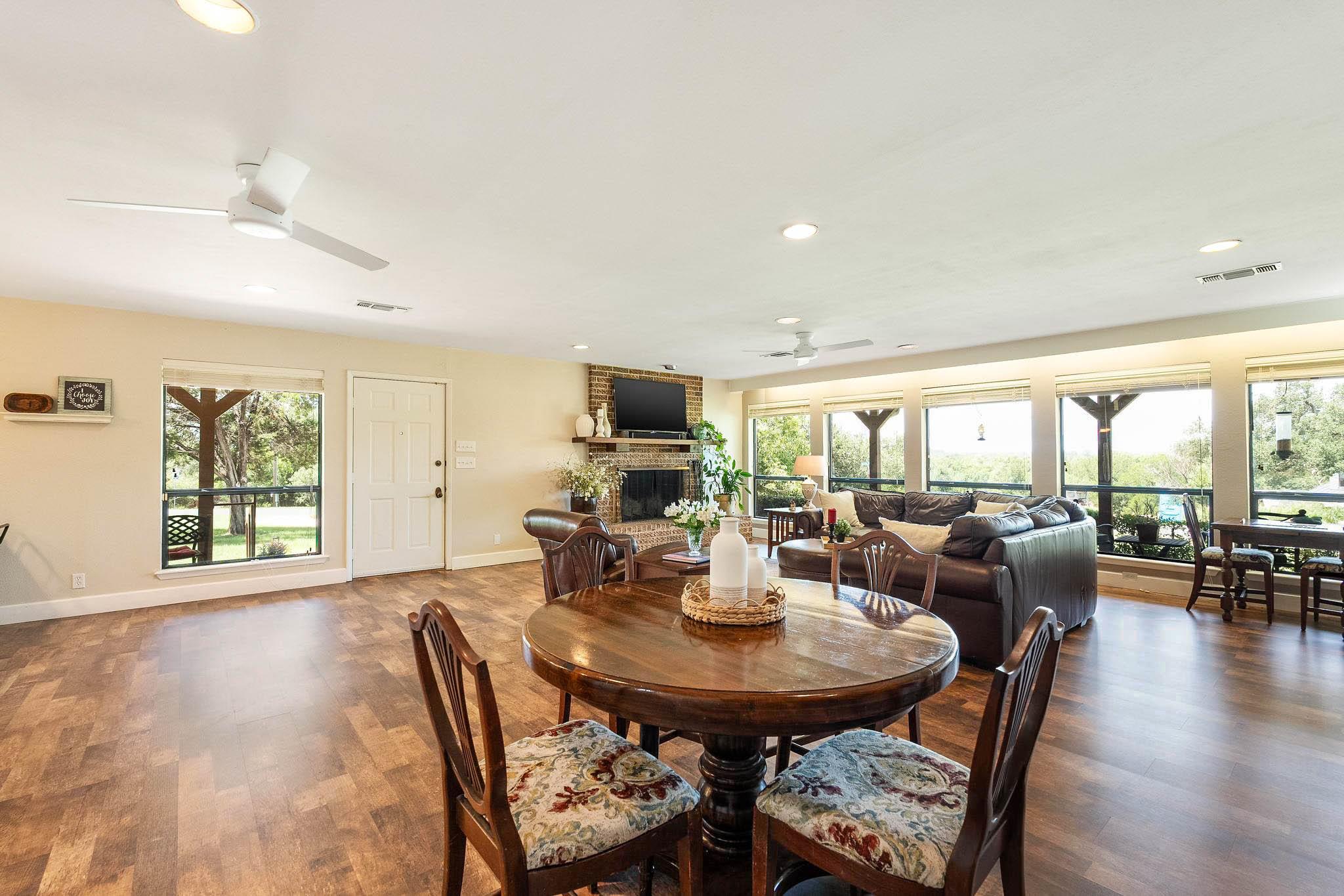 1905 Brushy Bend DR