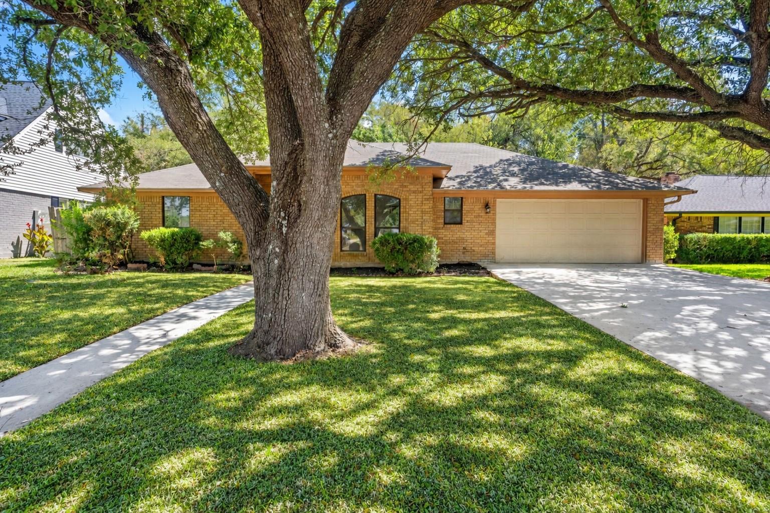 3213 Pecan Valley DR