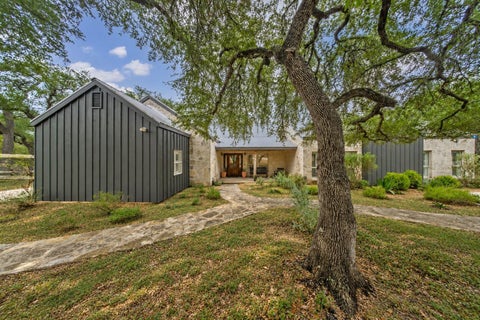 Photo of 188 Broken Lance DR, Dripping Springs, TX 78620 (MLS # 6282201)