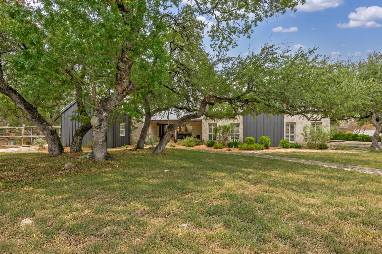 188 Broken Lance DR
