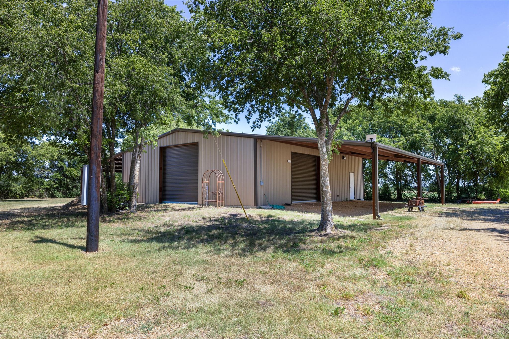 2185 FM 184